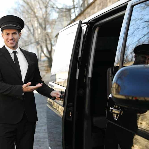 How Businesses Save Money With Vans For Rent Services